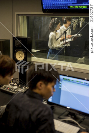 Male and female studio recording 31402727