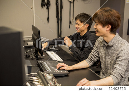 錄音棚包括在內 31402733