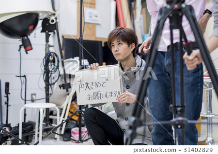 Staff to issue shooting instructions for studio programs 31402829