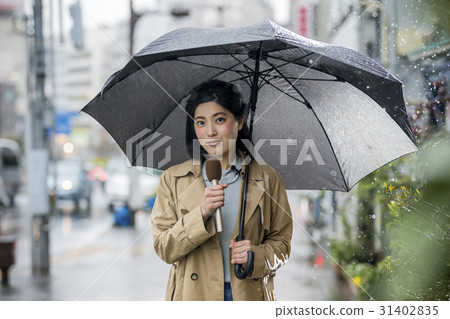 Rain falling streets relay report Women's Anna Rain falling streets relay report Women's Anna 31402835