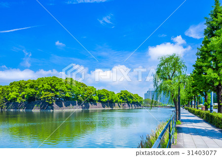 Scenery of Hikiya moat at the Imperial Palace Garden (from Hibiya cross street Scenery of Hikiya moat at the Imperial Palace Garden (from Hibiya cross street 31403077