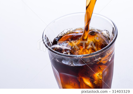 倒入冰咖啡 31403329