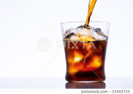 Pour iced coffee 31403733