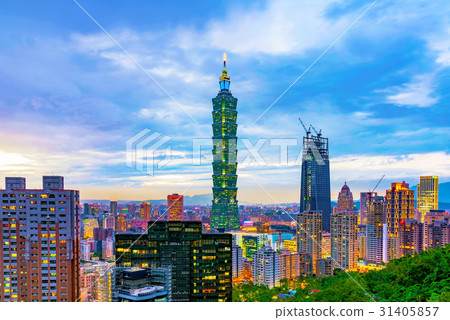 Evening view of Taipei 101 31405857