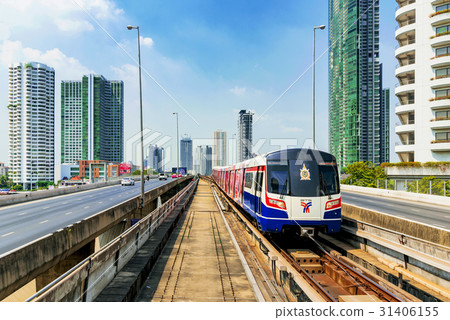 图库照片: bts overground train arriving at a station