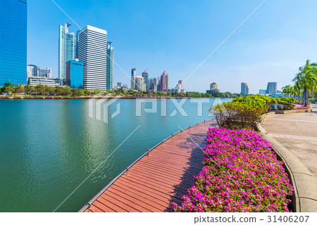 Lakeside view of Benjakitti park 31406207