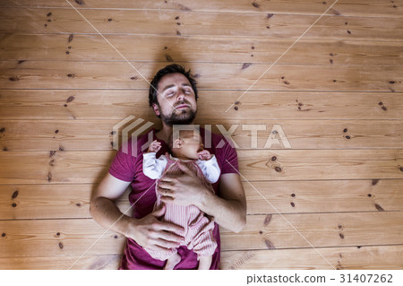 Father holding newborn baby girl, wooden 31407262