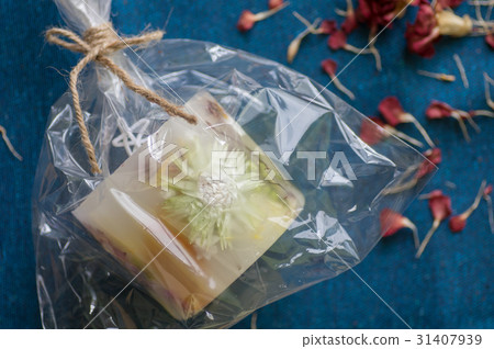 Botanical candle Botanical candle 31407939