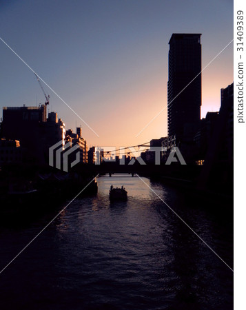 The view behind a dark bridge 31409389