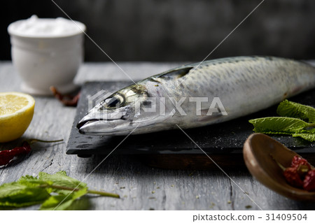 raw fresh mackerel 31409504