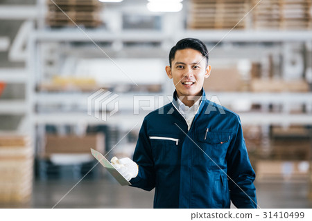 Factory worker 31410499