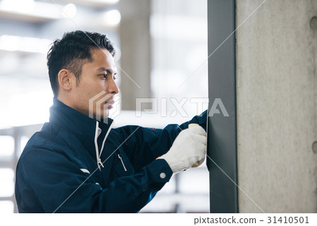 Factory worker 31410501
