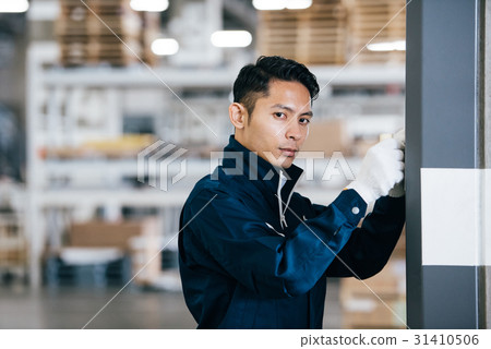 Factory worker 31410506