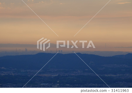 Akashi Kaikyo Bridge viewed from Mount Ryuo (Tenri, Nara) 31411963