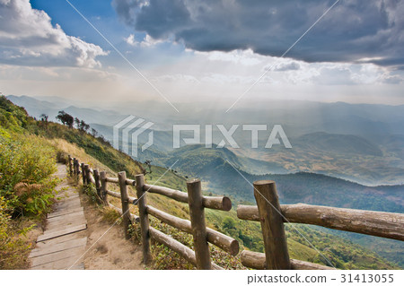 Walk way to view point on the mountain Walk way to view point on the mountain 31413055