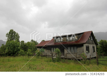 Traditional house along Carretera Austral, Chile 31414203