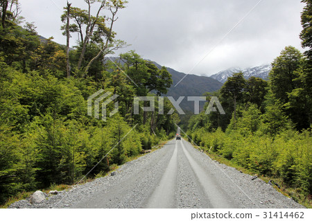 Van driving on Carretera Austral, Chile 31414462