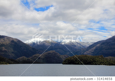Beautiful fiord with mountains in the Bernardo O 31414658