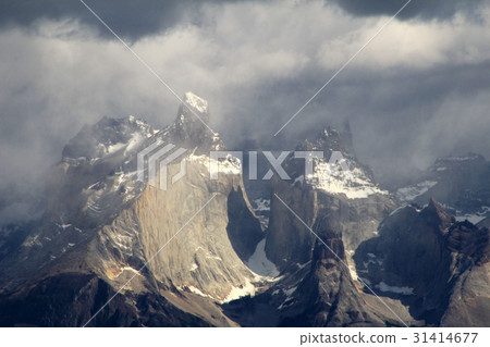 Cuernos Paine Grande, Torres Del Paine National 31414677