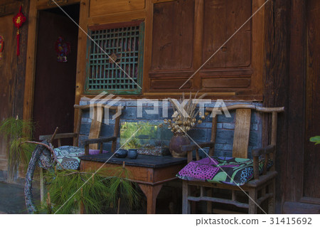 雲南大理沙溪古鎮青年旅館木椅 雲南大理沙溪古鎮青年旅館木椅 31415692