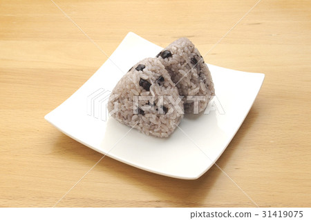 Rice balls of black bean 31419075