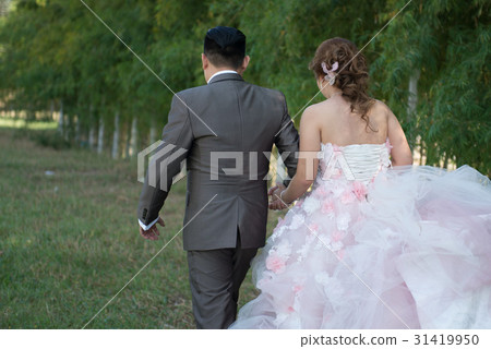 Married couple walking Married couple walking 31419950