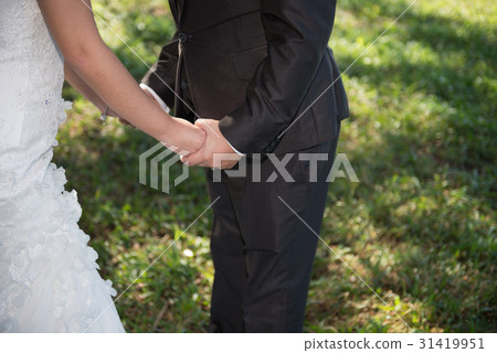 Close Up view married couples kissing Close Up view married couples kissing 31419951