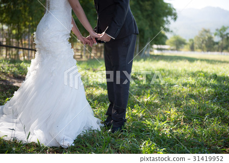 Close Up view married couples kissing Close Up view married couples kissing 31419952