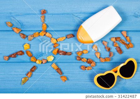 Sun with word sun and accessories for vacatio 31422487
