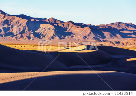 Sand dunes in California Sand dunes in California 31423514