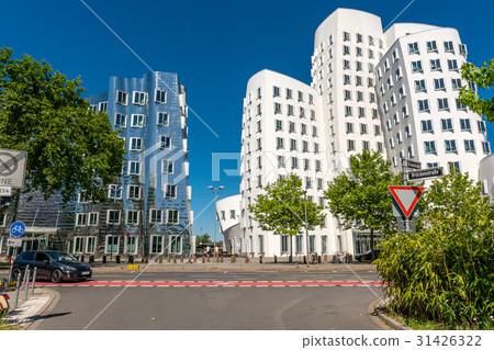 Frank Gehry's famous modern building  31426322