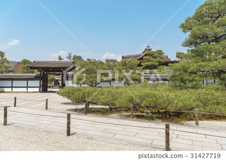 古城京都Ninna-ji寺廟庭院前面庭院視圖 31427719