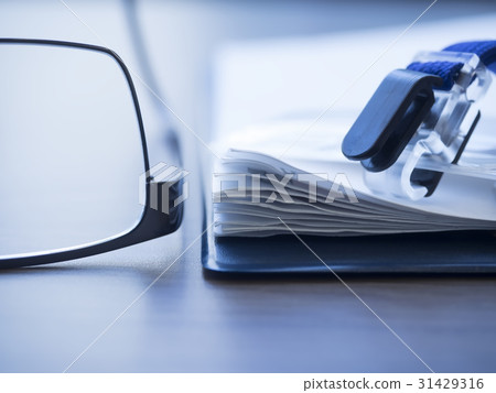 商業形象·文件·身份證·活頁夾·眼鏡 31429316