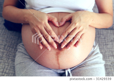 beautiful woman pregnant hand heart signals beautiful woman pregnant hand heart signals 31429339