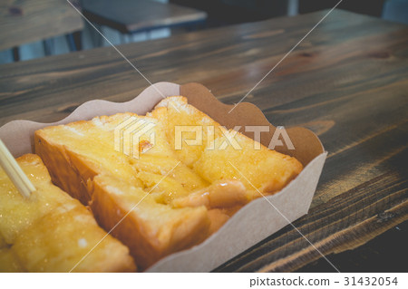 Toast bread with sweetened condensed milk Toast bread with sweetened condensed milk 31432054