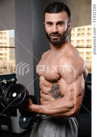 Handsome power athletic man on diet training pumping up muscles 31432389