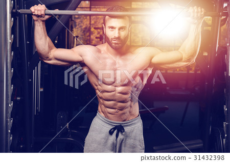 Caucasian sexy fitness model in gym close up abs. 31432398