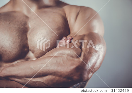 Brutal caucasian handsome fitness men on diet training chest pum 31432429