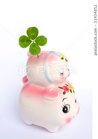 Pig piggy bank and four leaf clover 31434852