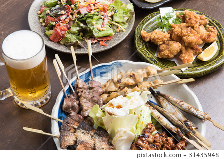 居酒屋菜單和生啤酒 居酒屋菜單和生啤酒 31435948