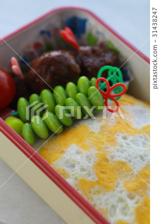 Star-patterned omelet rice bento for girls Star-patterned omelet rice bento for girls 31438247