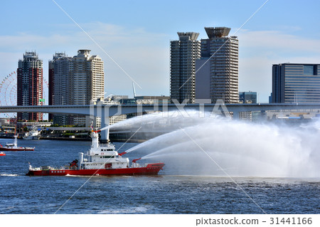 Discharging by the Tokyo Fire Department fire fighting boat 31441166
