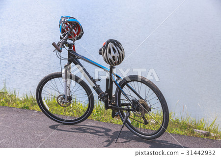 Cyclo cross bicycle with a helmet on the road. 31442932