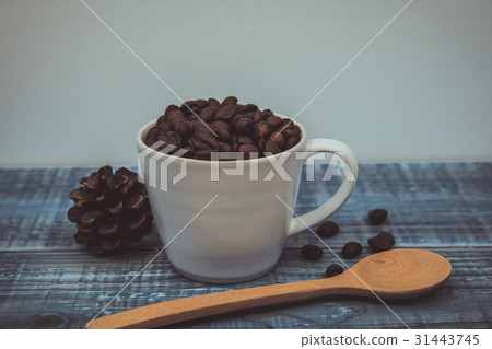 Coffee cup and coffee beans on wooden background Coffee cup and coffee beans on wooden background 31443745