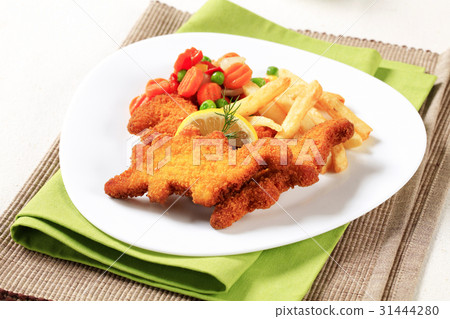 Fried fish and French fries 31444280