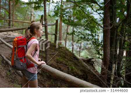 girl with backpack 31444600