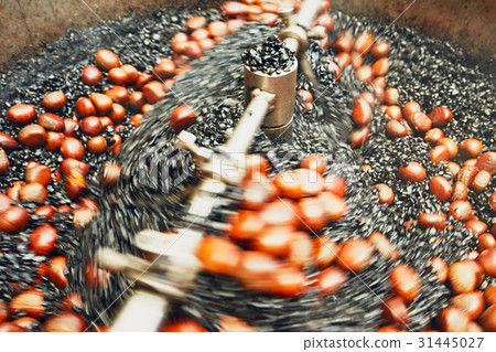Preparation of the roasted chestnuts 31445027