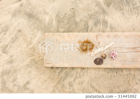 Drifting on the beach Drifting on the beach 31445892