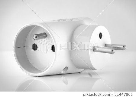 Compact space-saver grounded power outlet splitter 31447865