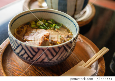 Japanese Ramen Noddle serve with pork Japanese Ramen Noddle serve with pork 31448334